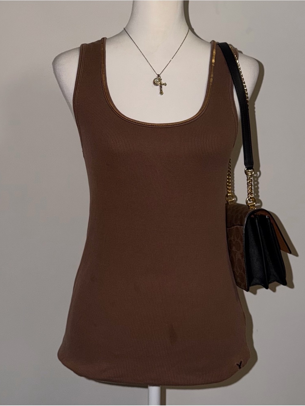2000s vintage style american eagle whimsical brown ribbed tank top with sequin